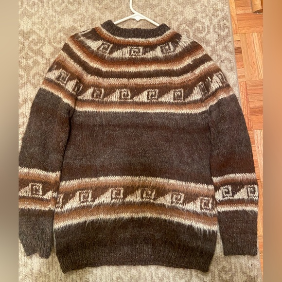 Alpaca Sweater, Made in Bolivia. Size M - Picture 2 of 4